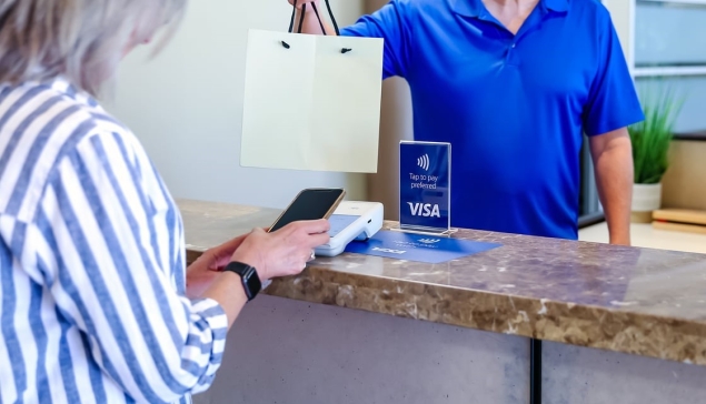 Visa: Οι ψηφιακές πληρωμές ενισχύουν τις ελληνικές μικρομεσαίες επιχειρήσεις