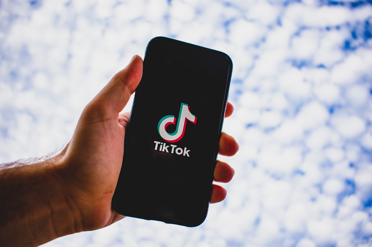 Στις ΗΠΑ σκέφτονται να απαγορέψουν το TikTok και άλλα 58 κινέζικα app