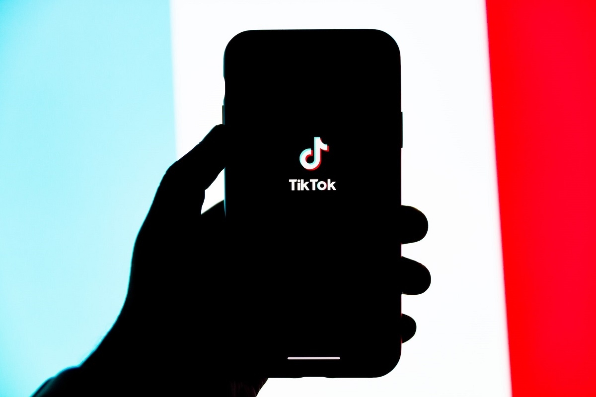 Forbes: Το "μυστικό κουμπί" του TikTok κάνει viral όποιο βίντεο θέλει η εταιρεία